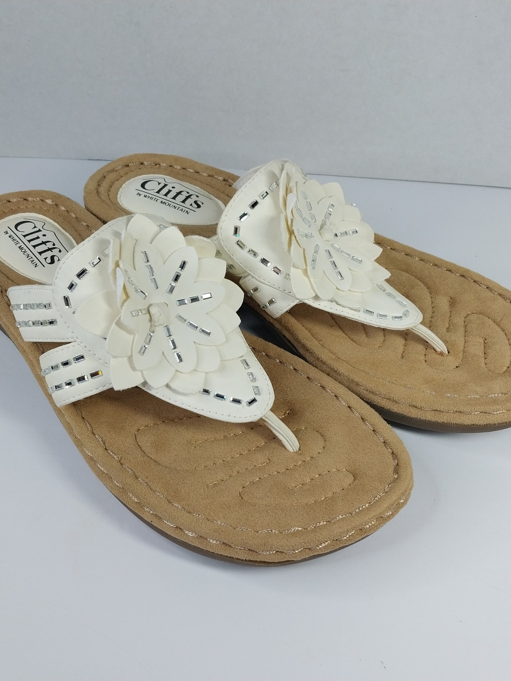 Cliffs by White Mountain Size 9 M Cupcake II Thong Comfort White Flower Sandals